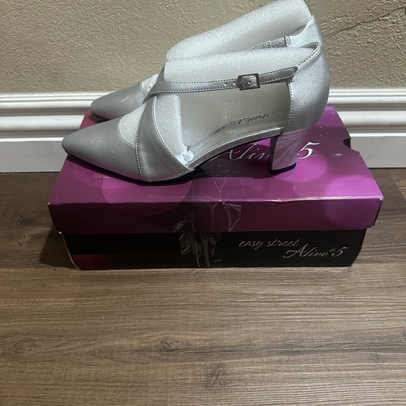 Easy Street Silver Heels for Women - Picture 2 of 3